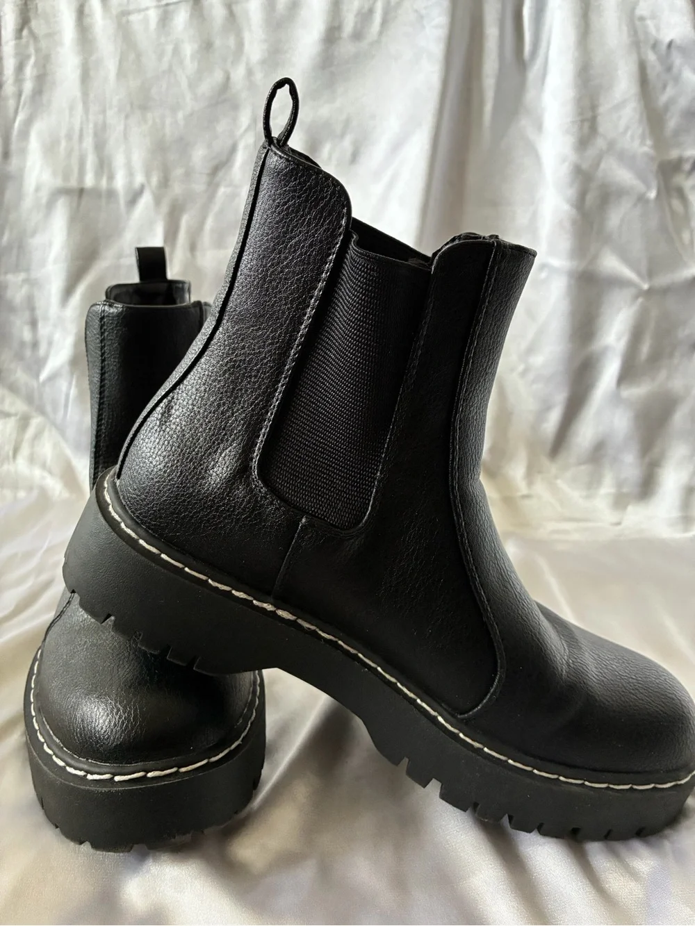 Sincerely Jules Black Chelsea Ankle Boots Pull-On Pull Tab Solid Round Toe 8.5 M